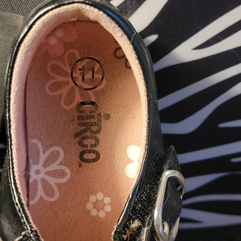 Circo Girls 11 Black casual dress shoes adjustable straps